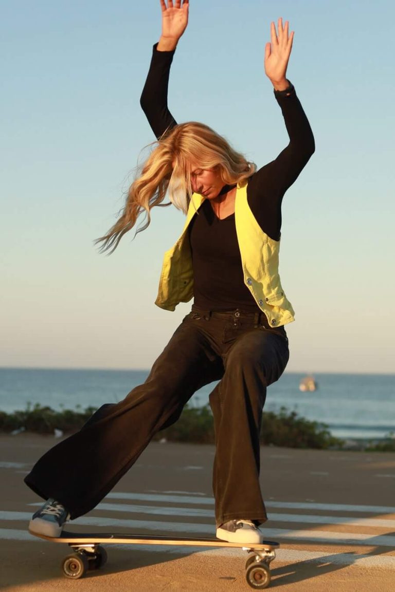 Power slide by Beatriz Carvalho on the Curfboard wave surfskate