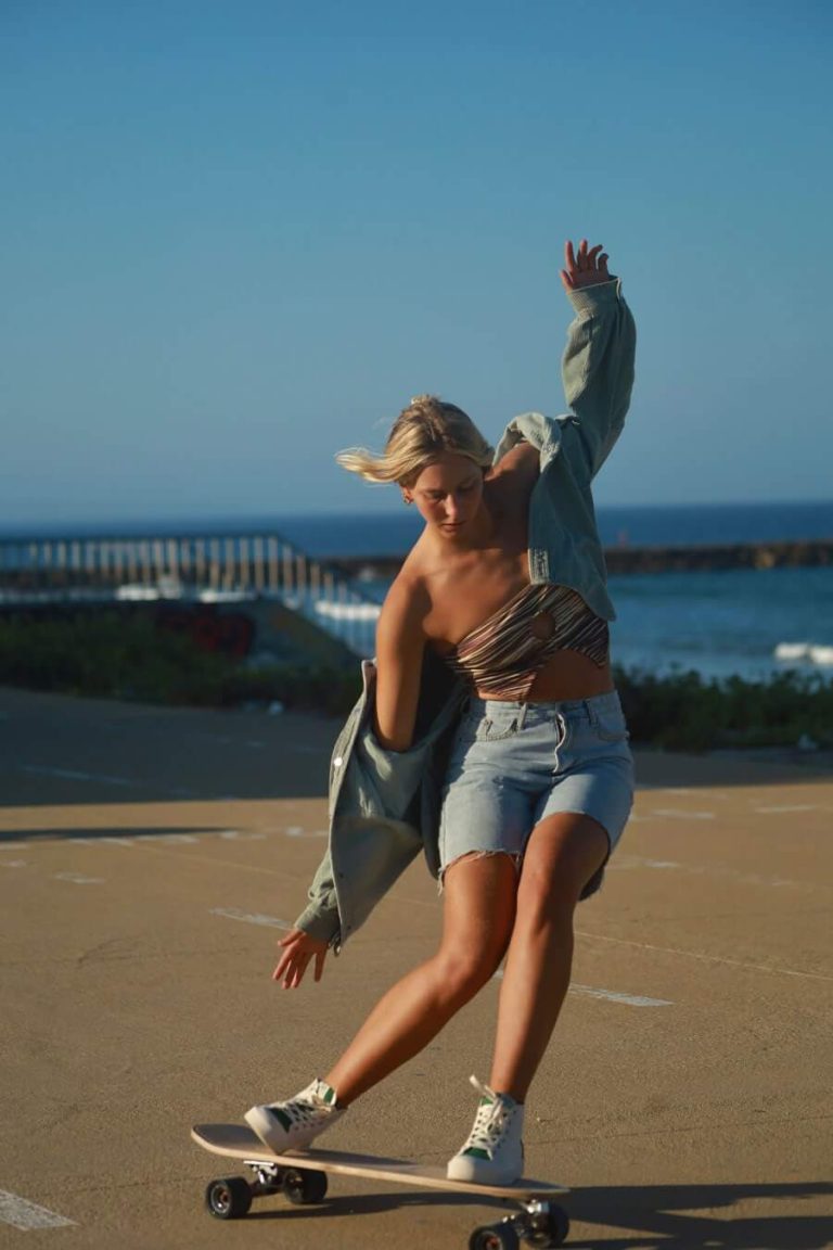 beatriz-carvalho-surfer-curfboard-surfskate3