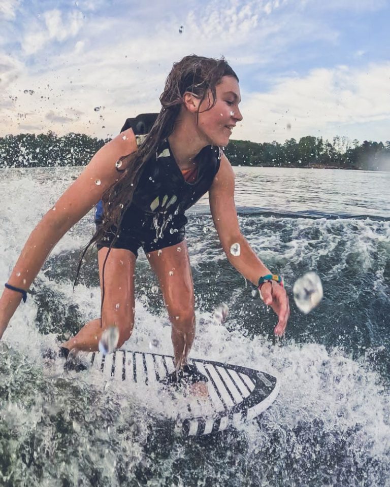 curfboard-team-rider-ansley-foiling-surfskate3