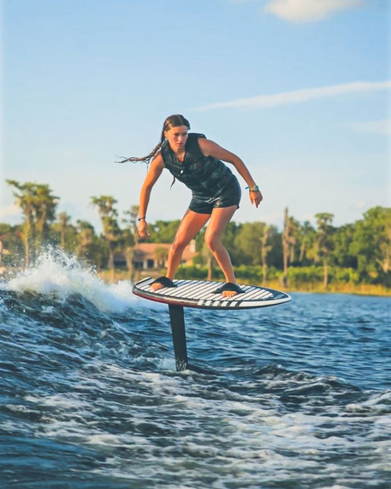 curfboard-team-rider-ansley-foiling-surfskate4