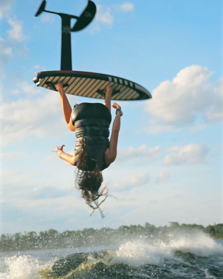 curfboard-team-rider-ansley-foiling2