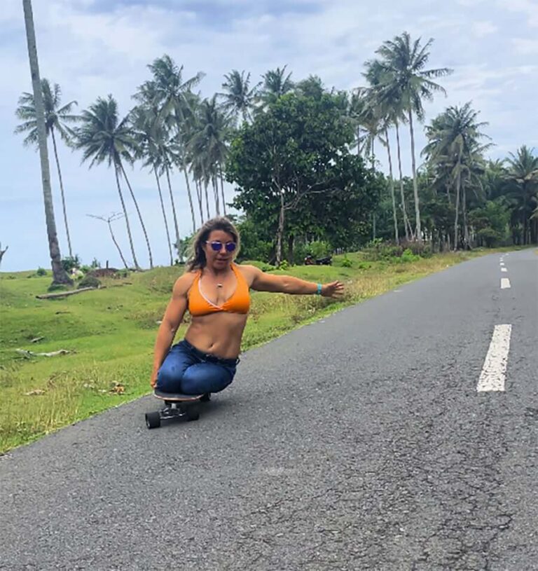 Victoria-Feige-Surfer-Curfboard-Team-Rider-5 (1)